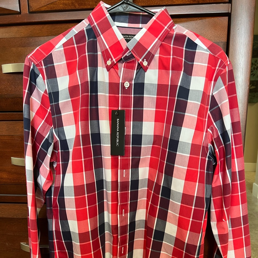 Men’s Banana Republic Red/Plaid Button Down Shirt - Medium - New w/ Tags